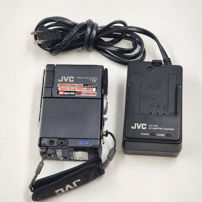 JVC GR-DVP3U MiniDV Camcorder Digital Video Camera w Battery & AA-V100 Charger
