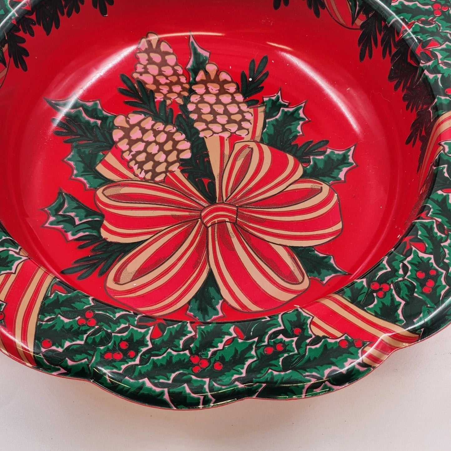 Berman Industries 13.5" Holiday Bowl Red Green Wreath Pinecones Plastic Vintage