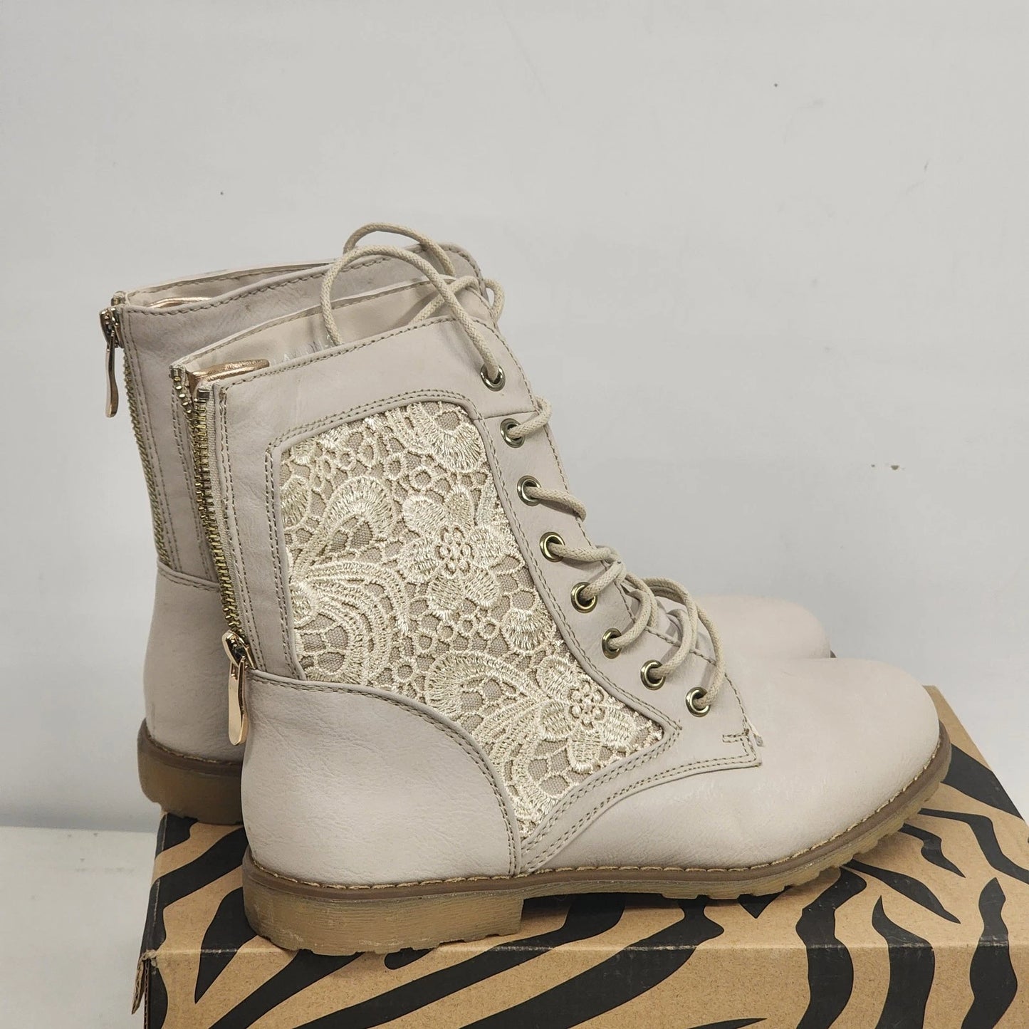 Anna Clayton Ankle Boots Beige Crochet Lace Up Zip Back Women’s 8 with Box