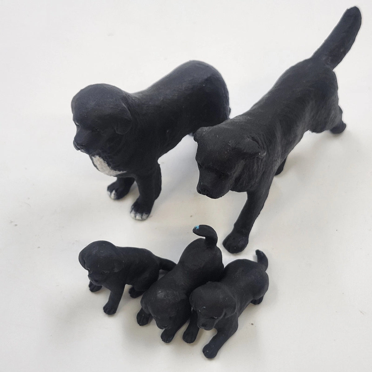 Black Labrador Dog Family Figurines 5 Pc Set 2 Large Dogs 3 Puppies Decor