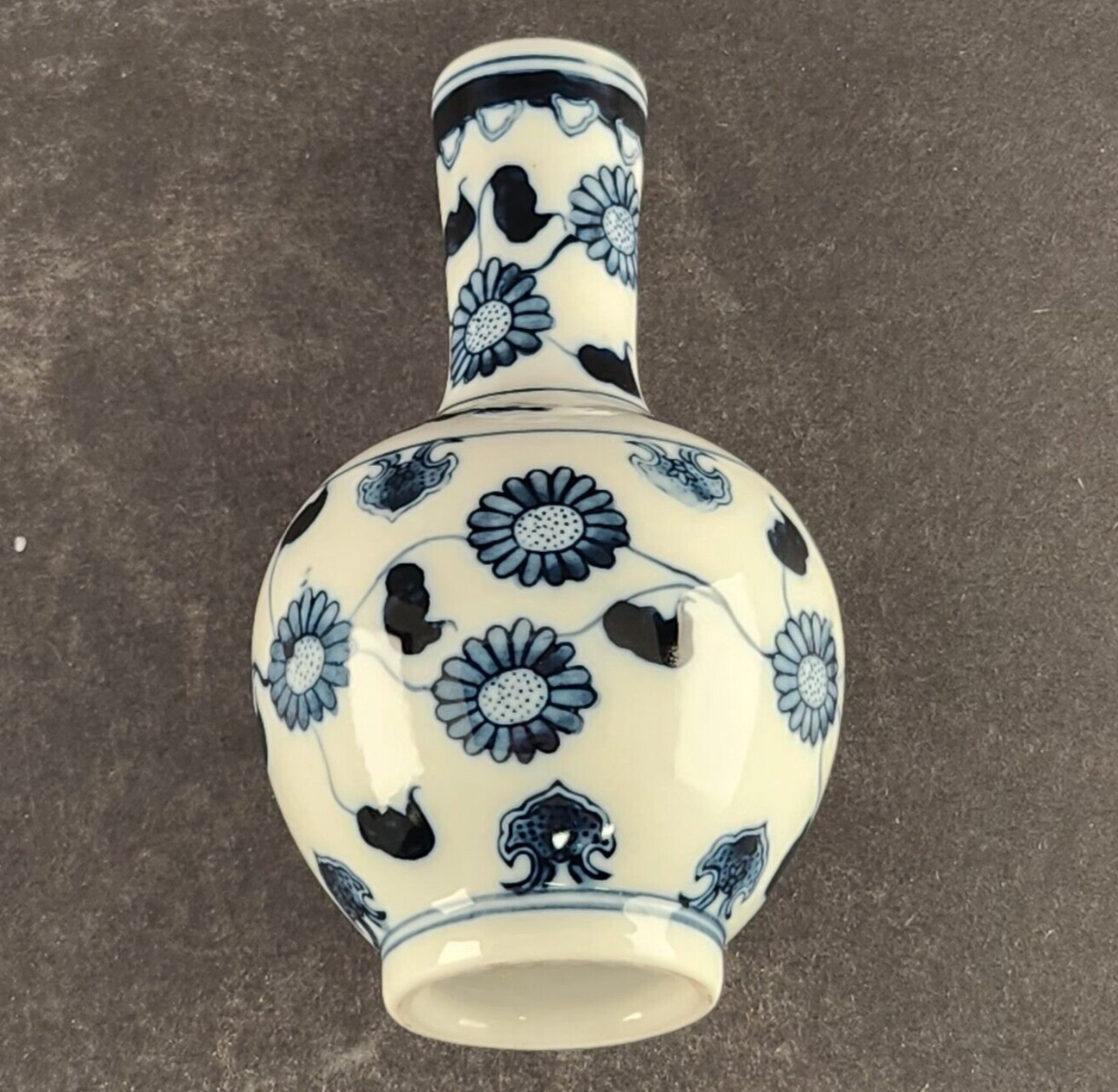 Chinese Porcelain Bud Vase Blue White Round 3" Across x 5.75" Tall Vintage