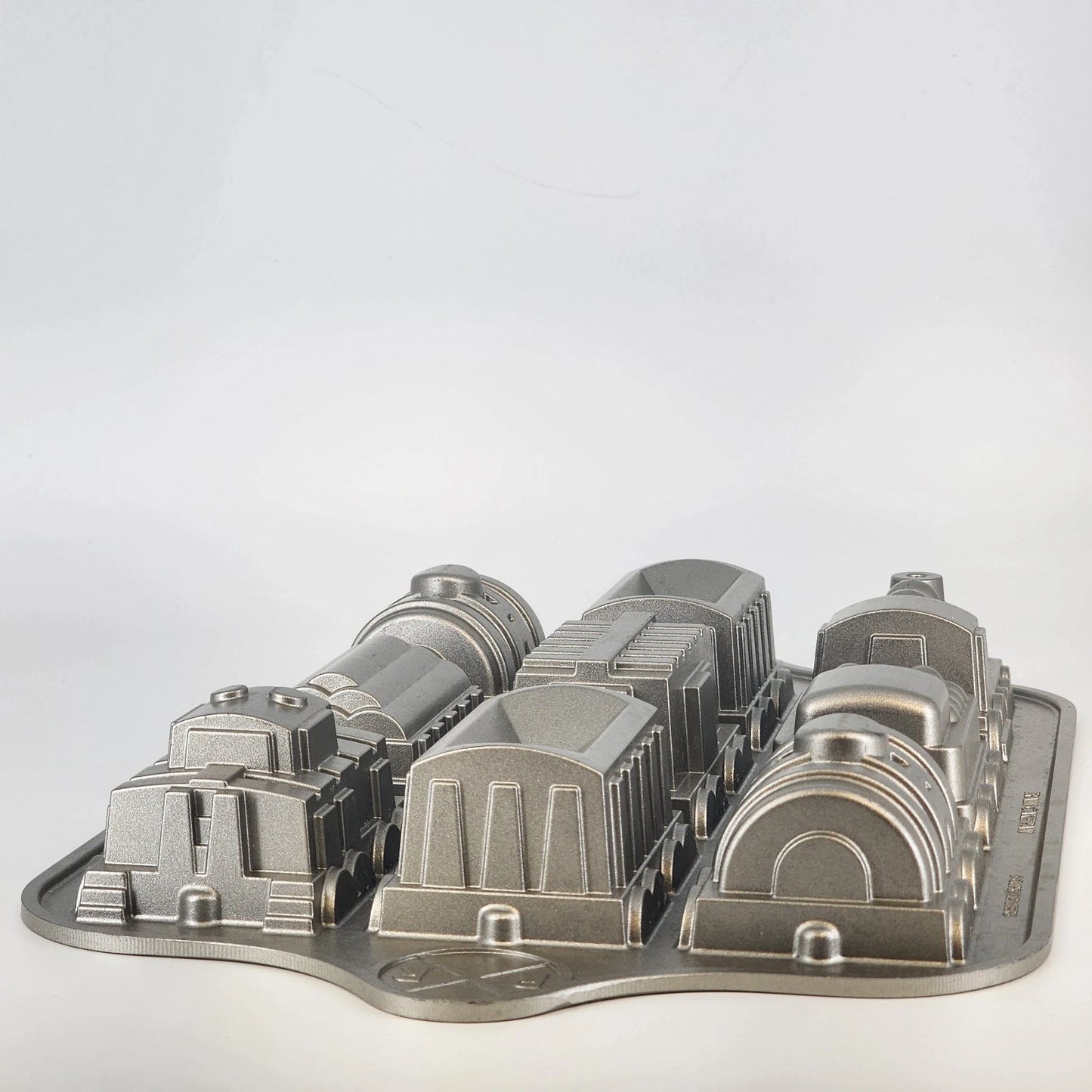 Nordic Ware Train Cake Pan Railroad Locomotive 9 Sec Heavy Cast Aluminum 5 Cup