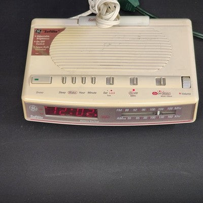 Cream Digital Alarm Clock Radio Night Light GE Softlite 7-4657A Vintage Works