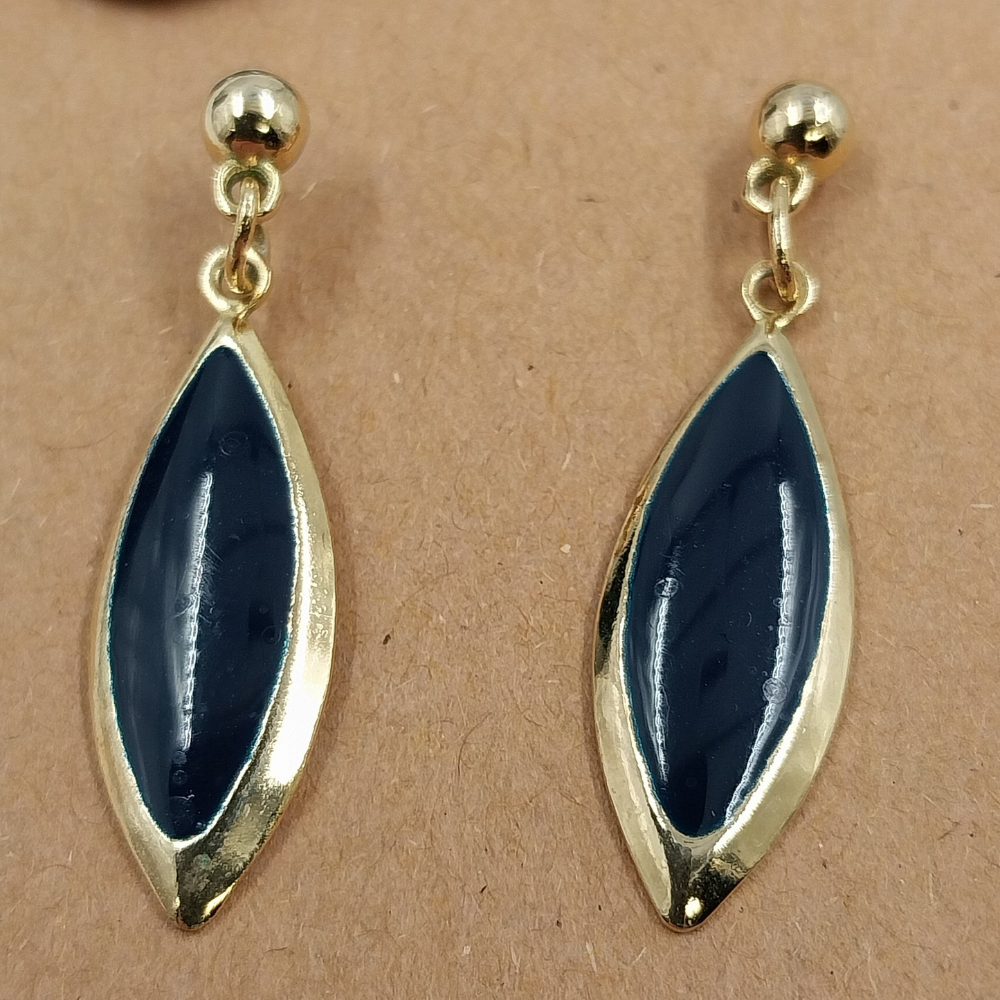 Set of 2 Drop Earrings Gold Tone Black Teardrop & Green Oval Dangle