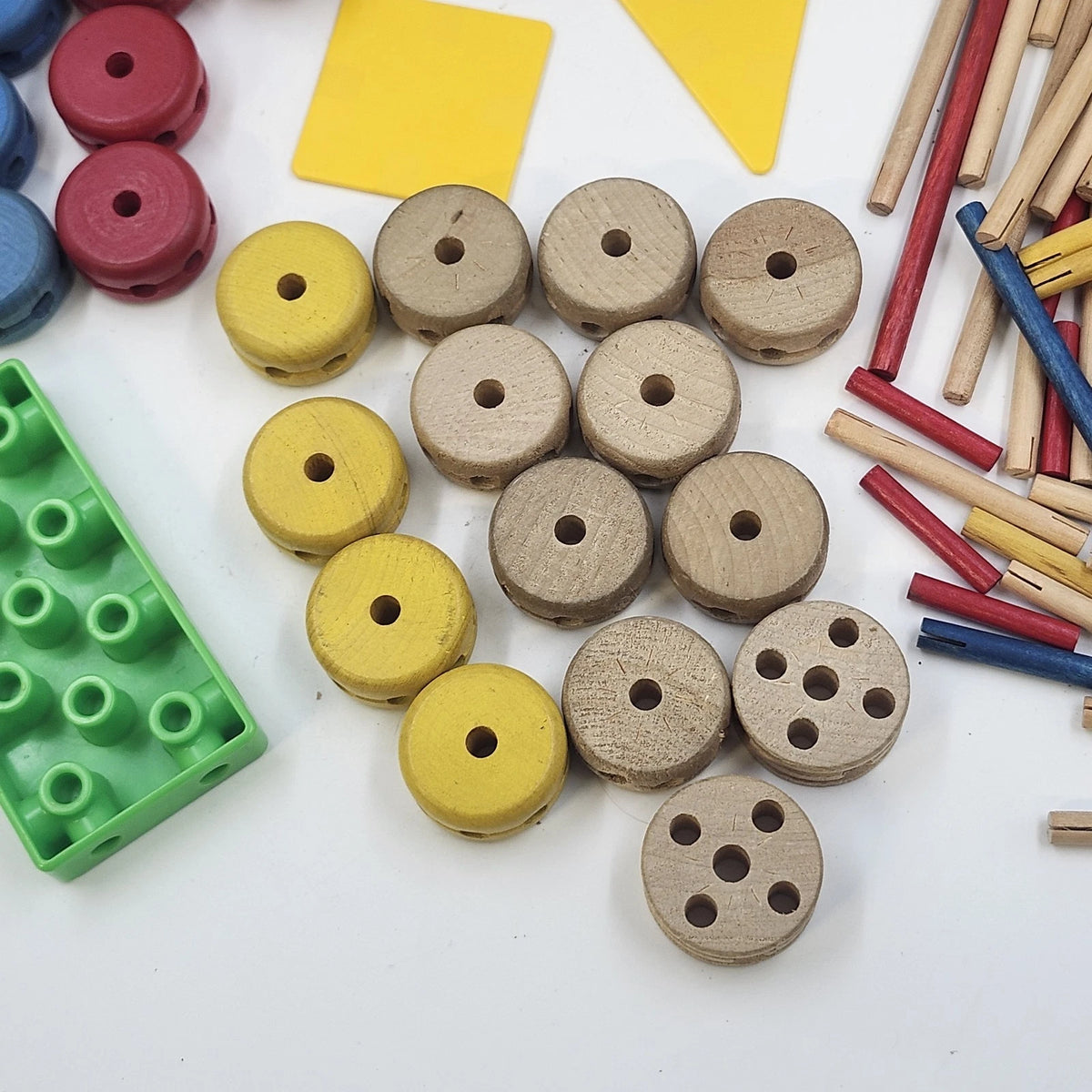 Makit Tinker Toy Vintage Wooden Construction Set Parts Move & Wheels Turn Vtg