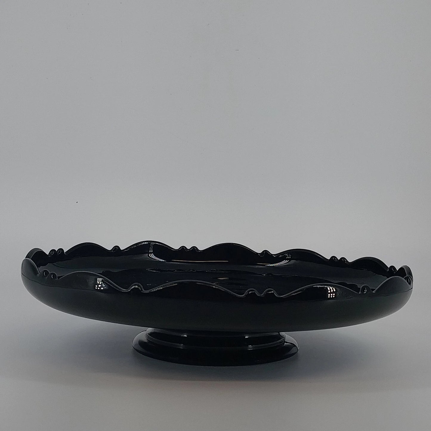 LE Smith Mt Pleasant Black Glass Footed Serving Bowl Scalloped Rim 9.25" Vintage