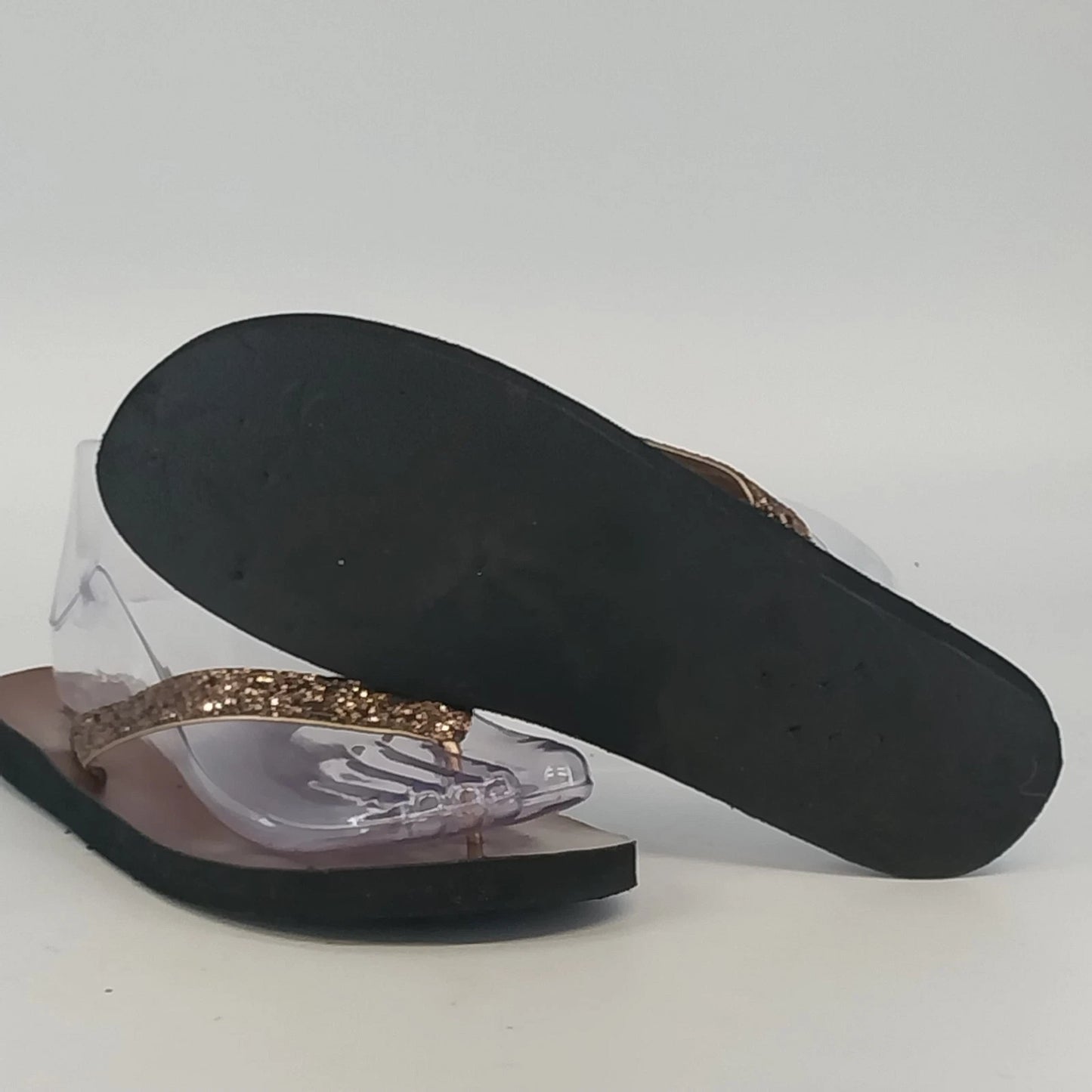 Montego Bay Club Flat Sandals Womens Size 8 Gold Glitter Straps Beach Flip Flops