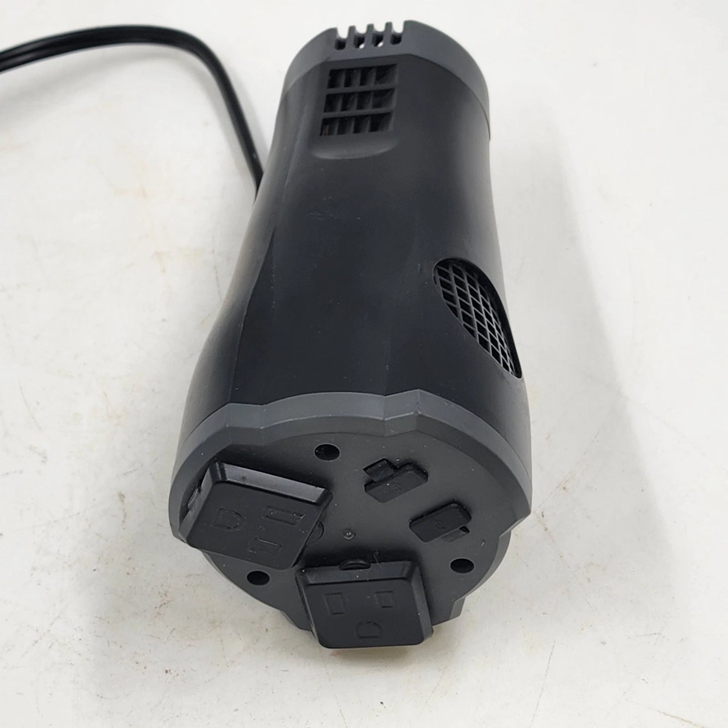 12 Volt 200w Power Inverter 72502 Output 110V AC 2 Elect Sockets and 2 USB Ports