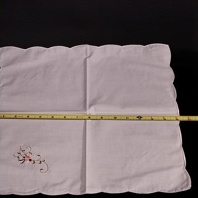 12 Dinner Napkins in Solid White Linen w Embroidered Floral & Scalloped Edge 15"