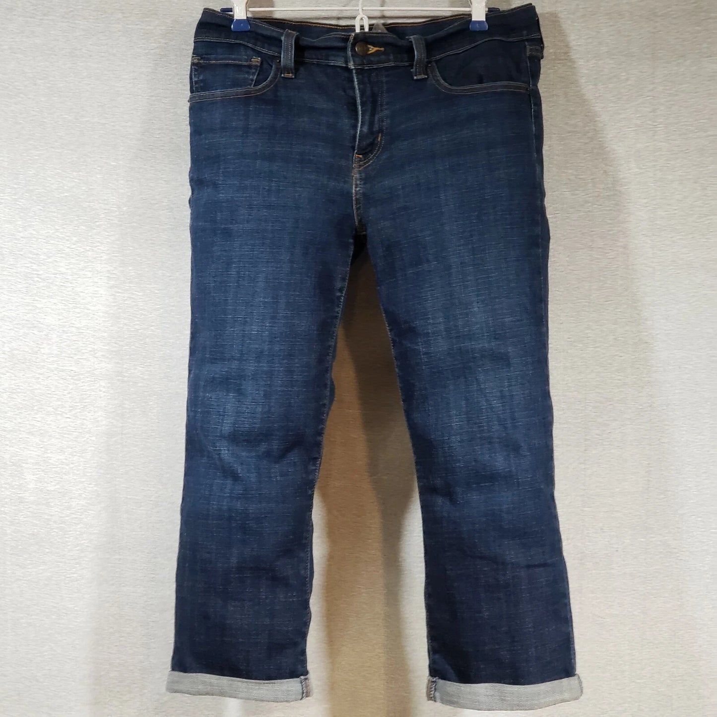 Levi's Women's Capri Jeans Size 28 Cuffed Dark Wash Denim Stretch 33" x 22"