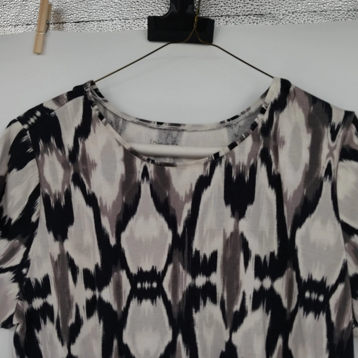 Relativity Abstract Ikat Print Blouse Women's Large Short Sleeve Black White