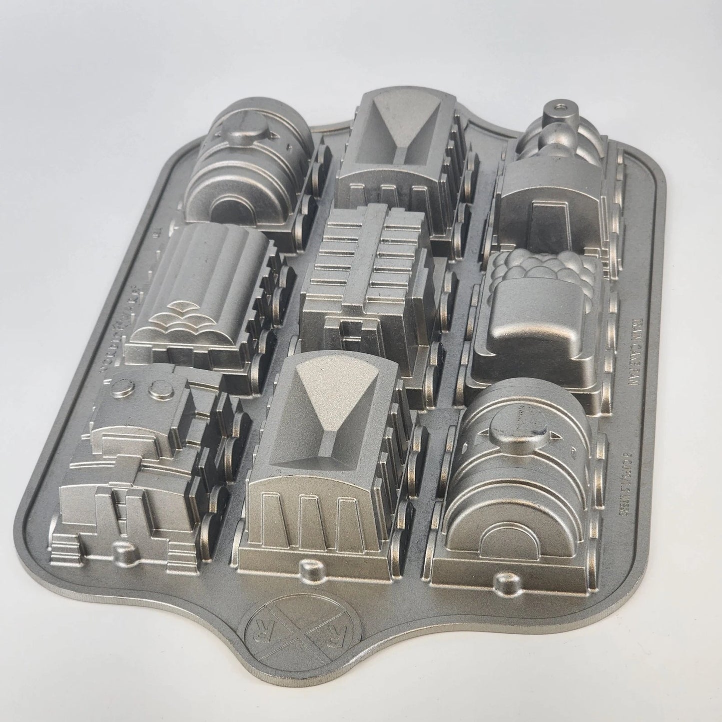 Nordic Ware Train Cake Pan Railroad Locomotive 9 Sec Heavy Cast Aluminum 5 Cup