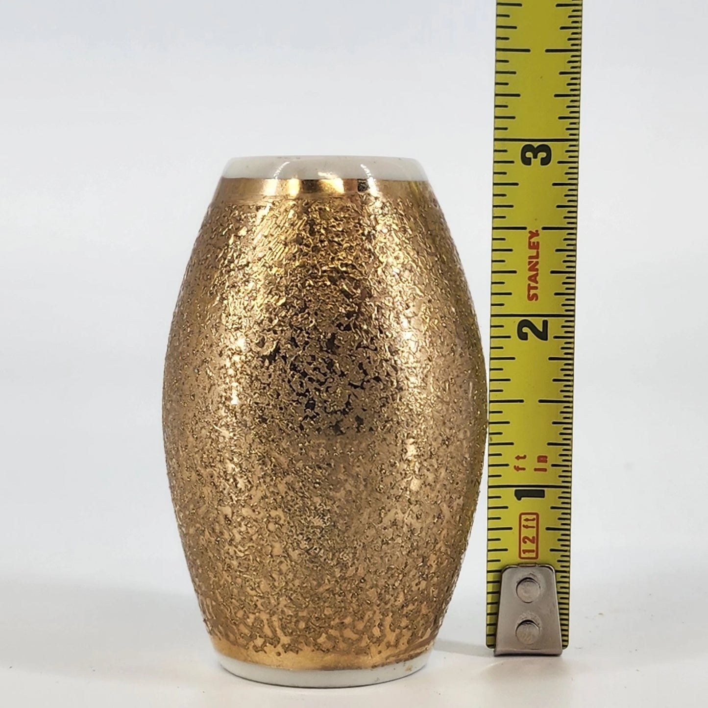 Salt & Pepper Shakers Set of 2 Gold 22K Filigree 3" Ceramic Barrel Shaped