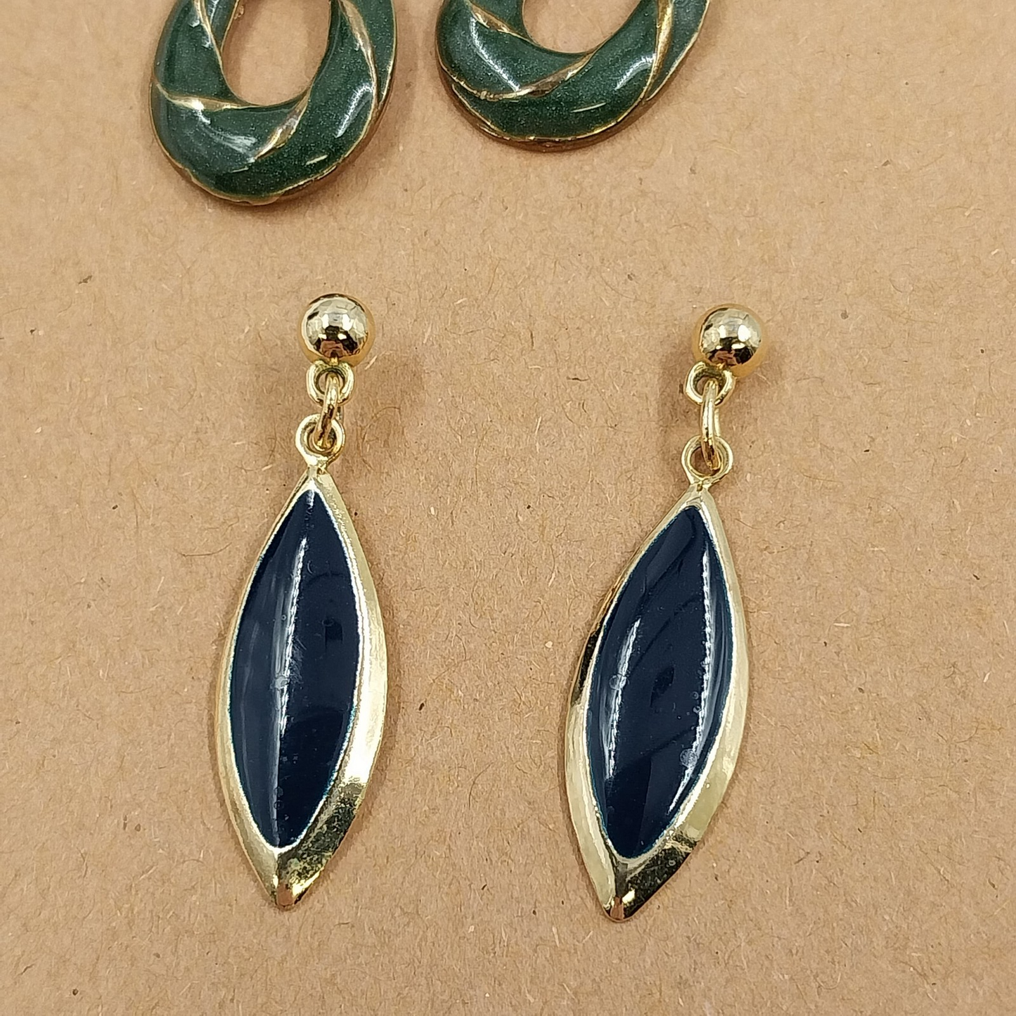 Set of 2 Drop Earrings Gold Tone Black Teardrop & Green Oval Dangle