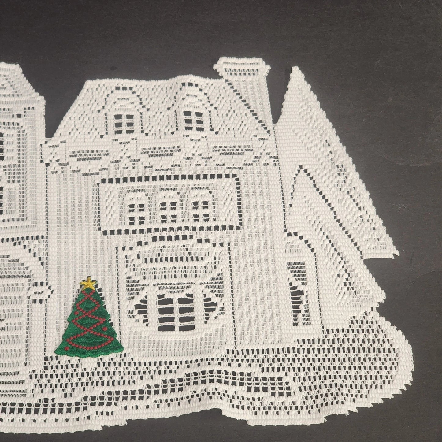 Heritage Lace Victorian House Placemat Doily with Christmas Tree 19x12" SHeritage Lace Victorian House Placemat Doily Christmas Tree 19x12easonal
