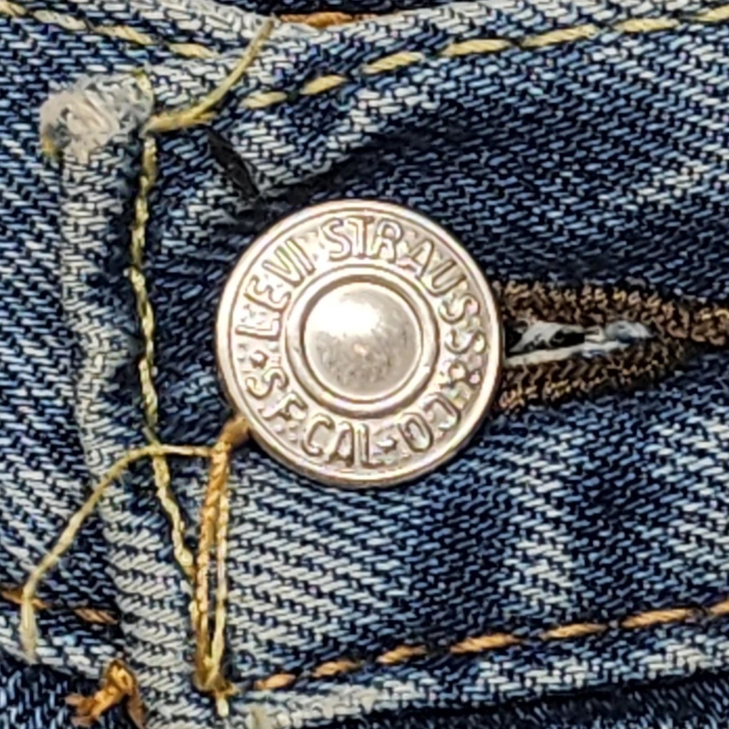 Levi’s 505 Men's Jeans 32x30 Heavily Distressed Classic Straight Leg Light Wash
