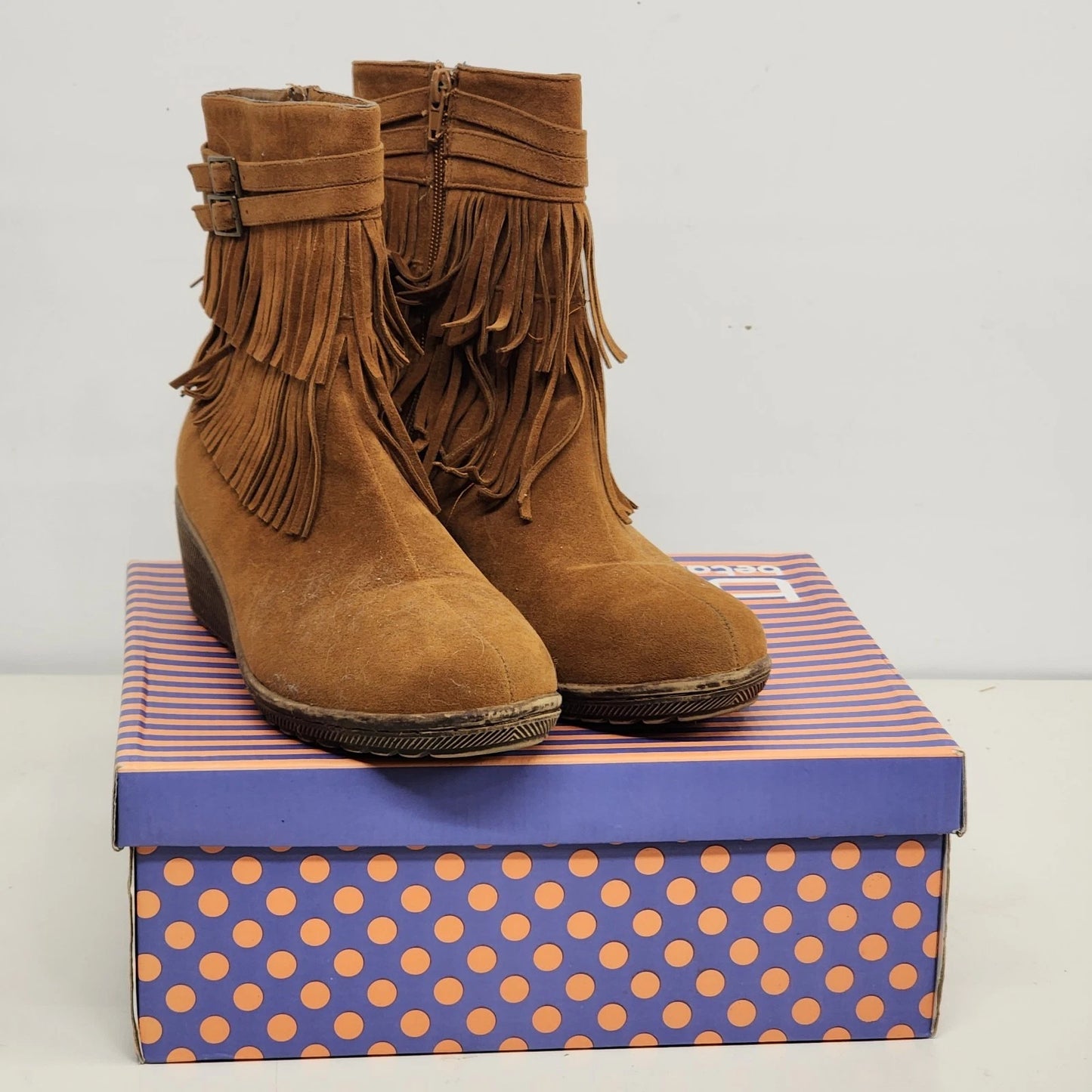 Betani Chantal-1 Fringe Wedge Boots Tan Suede Boho Women’s 8.5 Ankle Booties