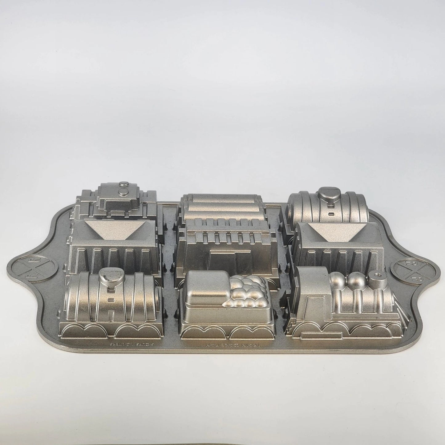 Nordic Ware Train Cake Pan Railroad Locomotive 9 Sec Heavy Cast Aluminum 5 Cup