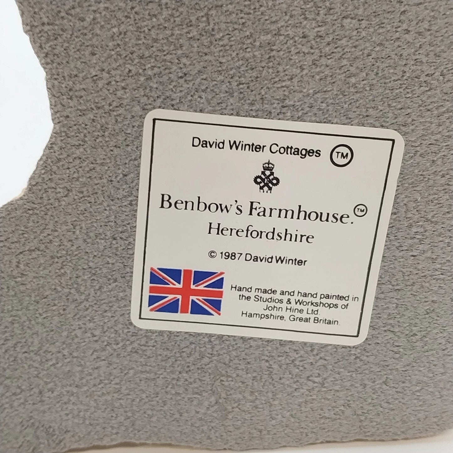 David Winter Cottages Benbow's Farmhouse Herefordshire 1987 COA Original Box