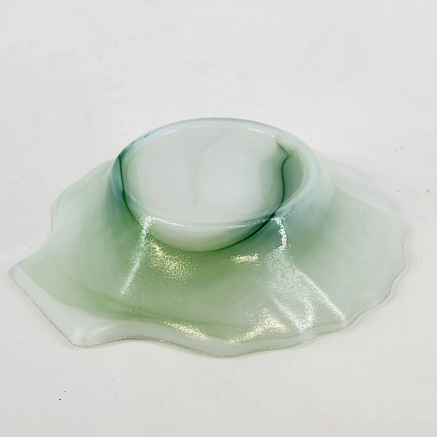 Akro Agate Green White Slag Glass Sea Shell Trinket Dish Scalloped Edge 4" Vtg