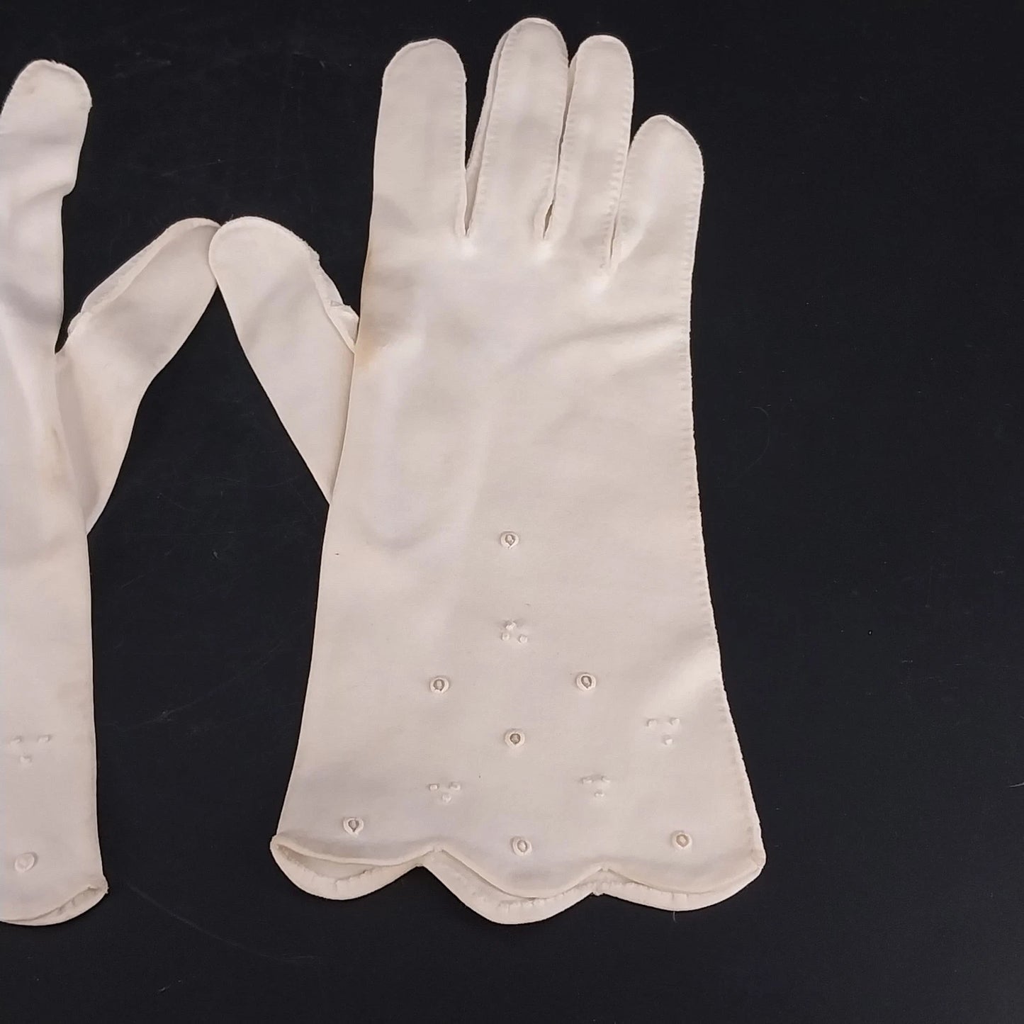 Women's White Formal Dress Gloves Eyelet Scalloped Cuffs Tea Length Vintage