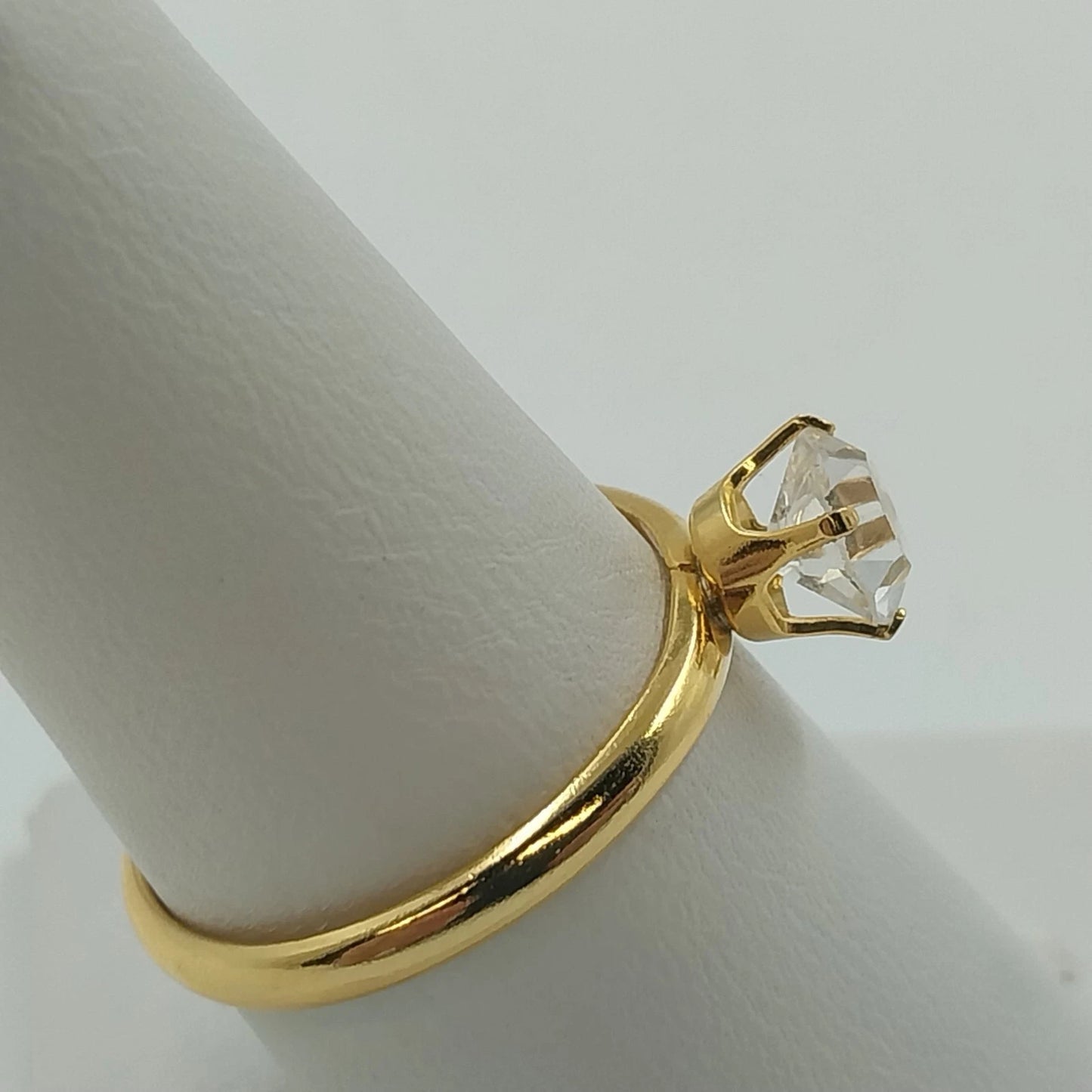Gold Tone Solitaire Ring Faceted Round Clear Stone Women's 8.5 Fashion Jewelry