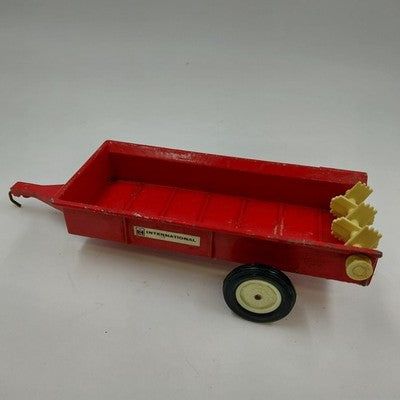 Ertl International Harvester Manure Spreader 1:16 Red Metal Vtg Tractor Toy 9.5"