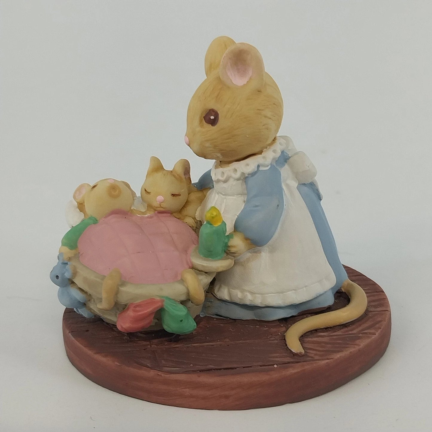 Avon Forest Friends All Tucked In Mouse Mom & Babies Figurine Mini 2" Vintage