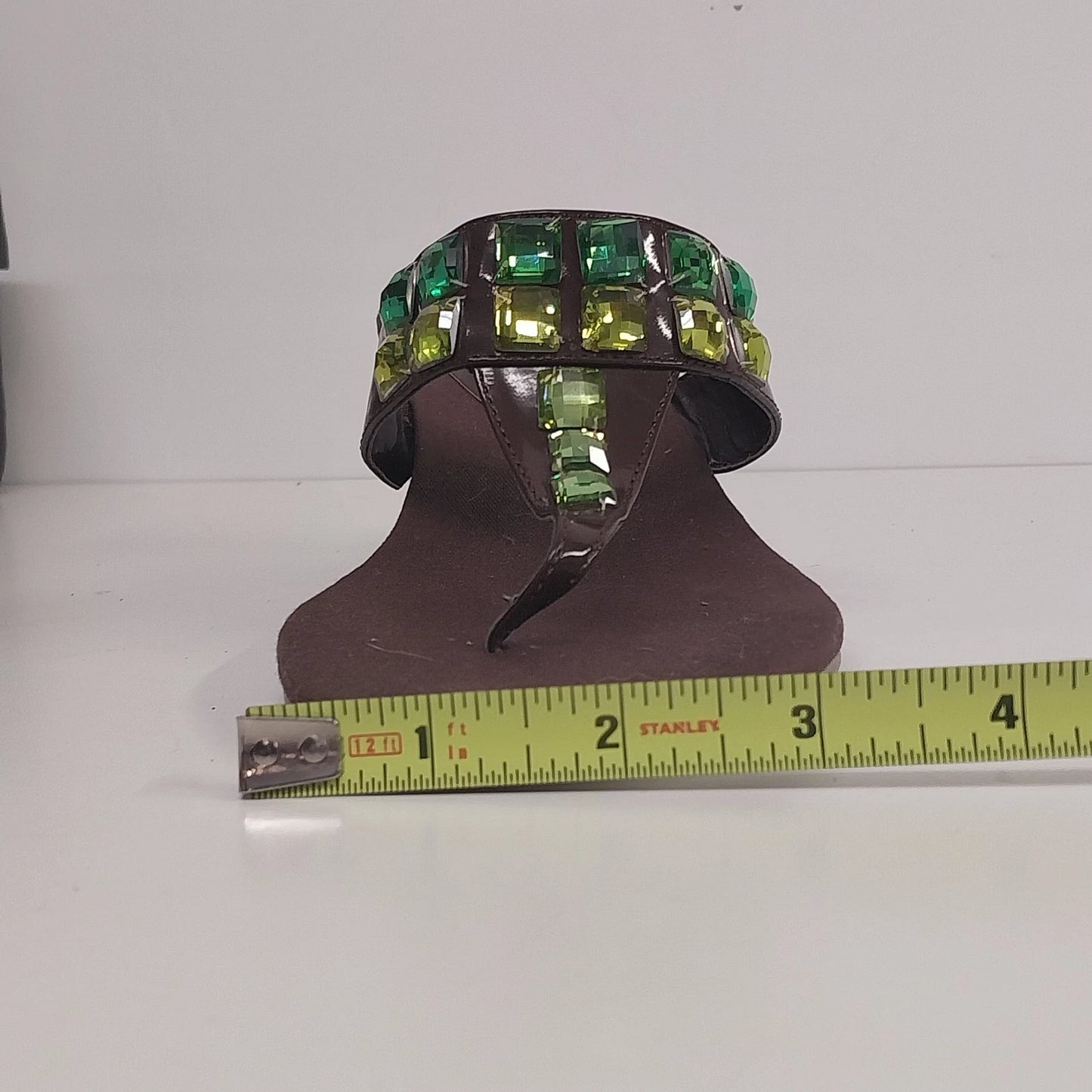 Newport News Rhinestone Thong Slide Sandals Womens Size 8 Brown