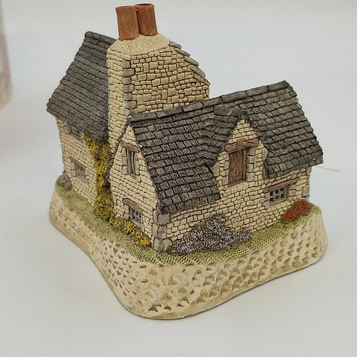 David Winter Gillie's Cottage Scottish Collection 1988 Orig Box COA Hand Painted