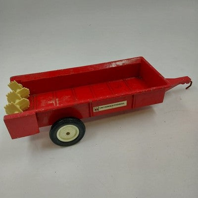 Ertl International Harvester Manure Spreader 1:16 Red Metal Vtg Tractor Toy 9.5"