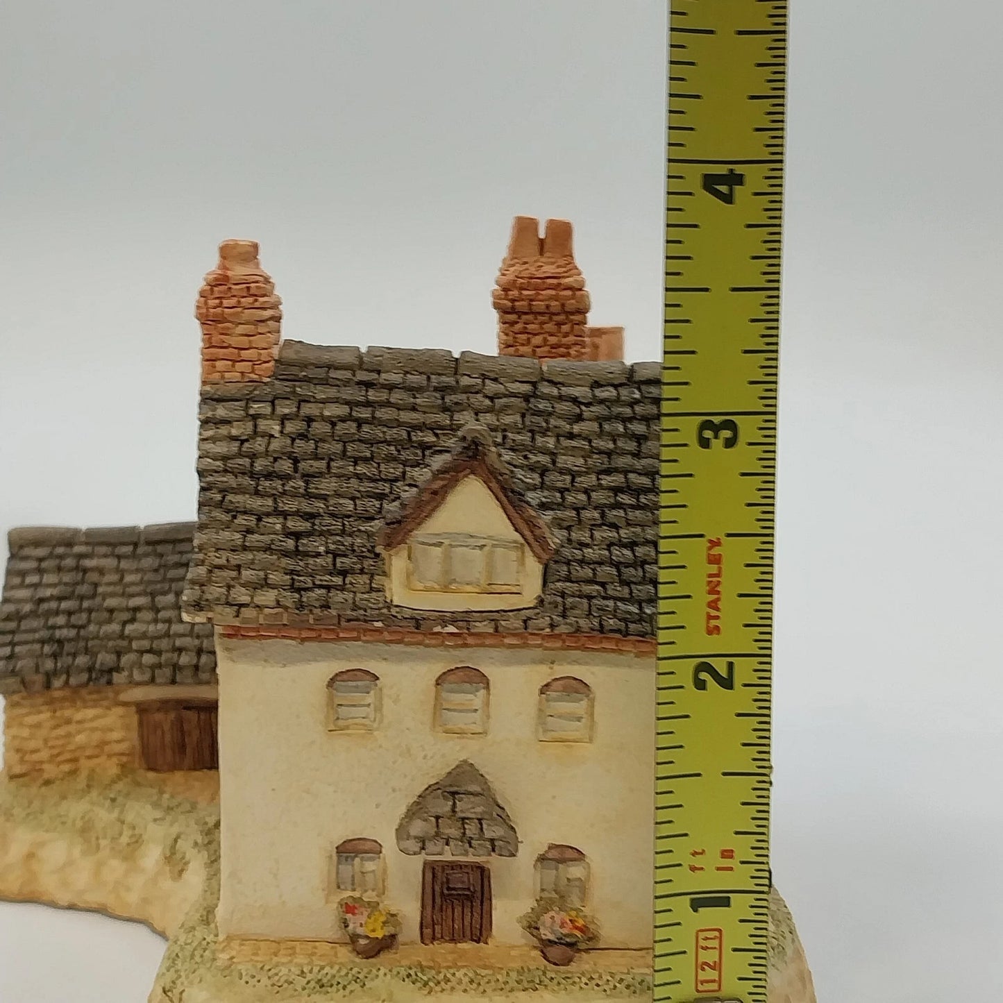 David Winter Cottages Benbow's Farmhouse Herefordshire 1987 COA Original Box