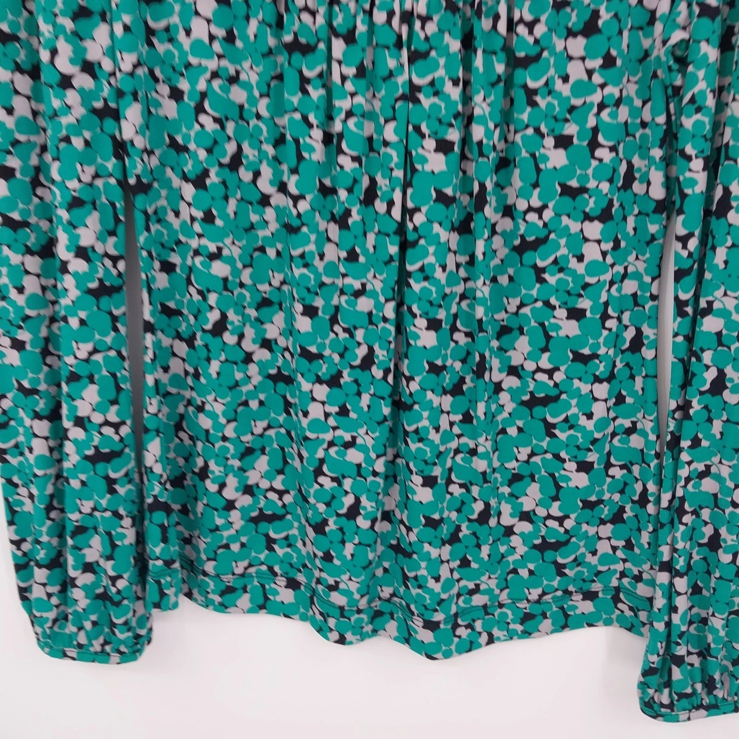 Worthington Stretch Green Abstract Print Blouse Women's Small V-Neck Long Sleeve