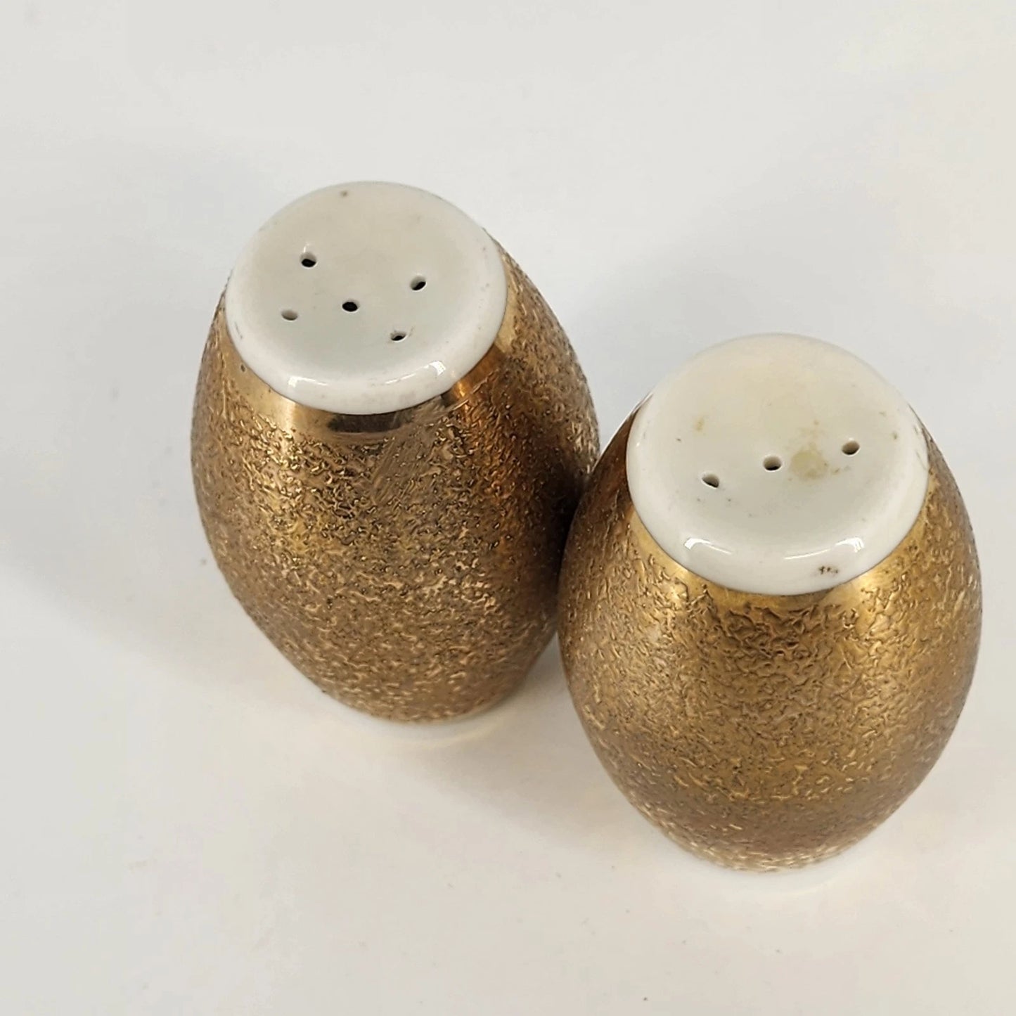 Salt & Pepper Shakers Set of 2 Gold 22K Filigree 3" Ceramic Barrel Shaped