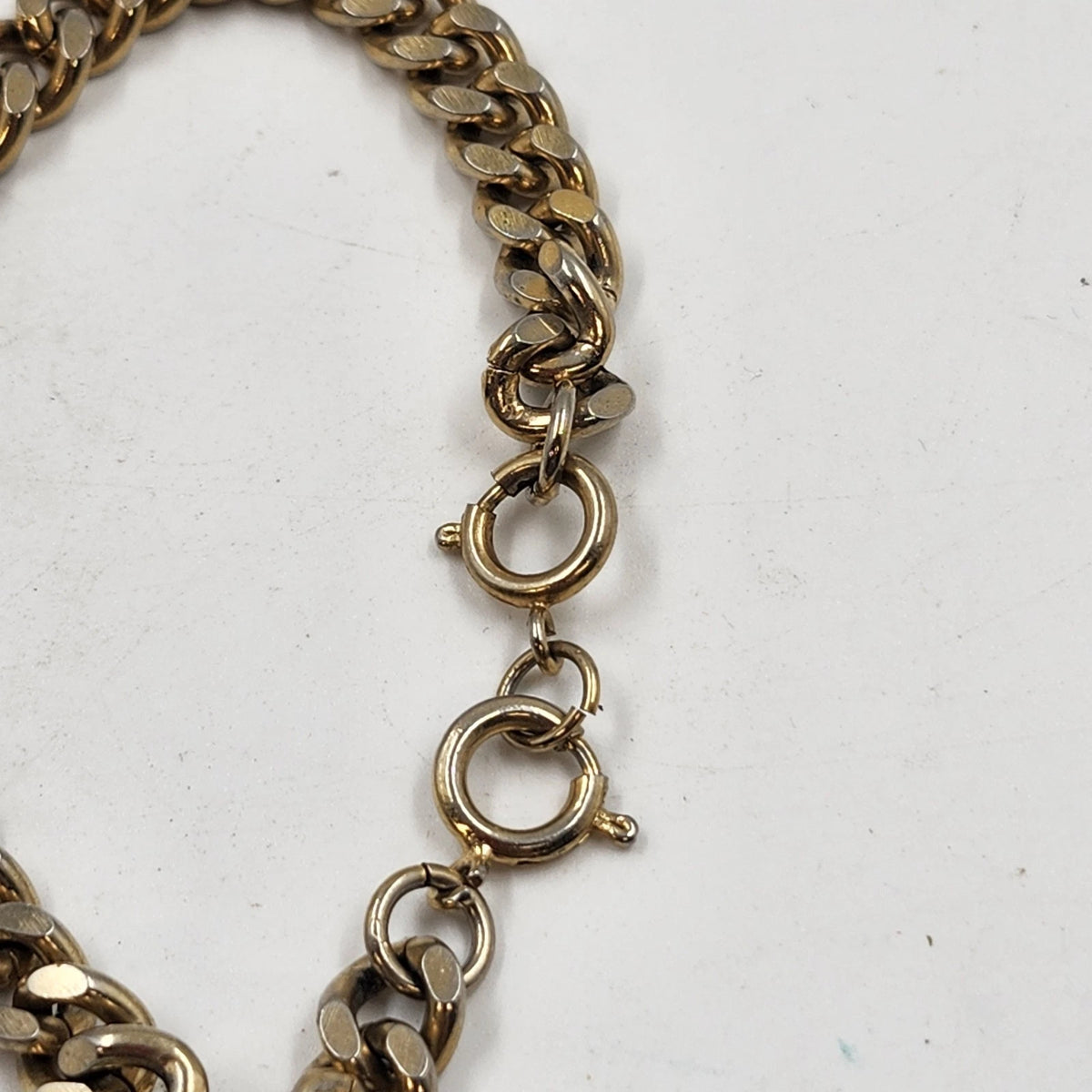 Four Leaf Clover Glass Dome Cabochon Charm Bracelet Gold Tone Curb Chain 7.5"