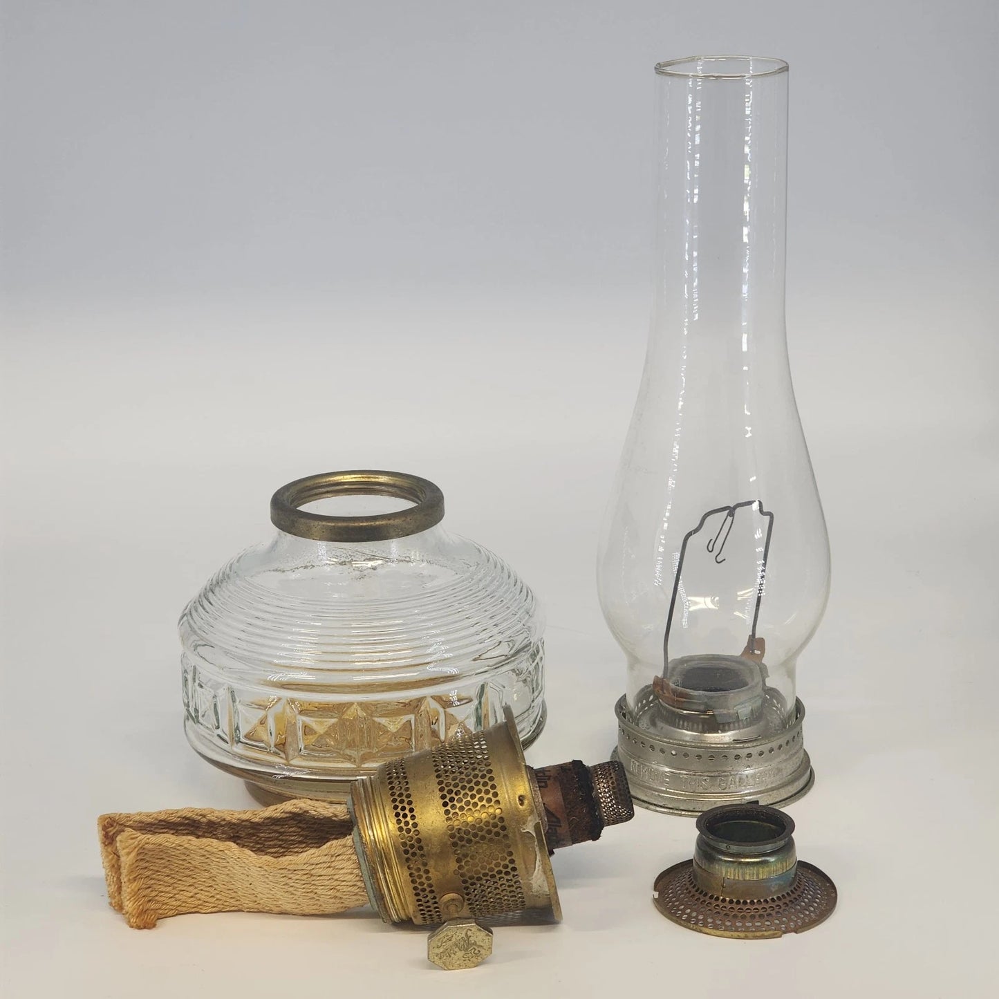 Aladdin 23 Kerosene Mantle Lamp Brass Burner Colonial Squares Clear Reservoir