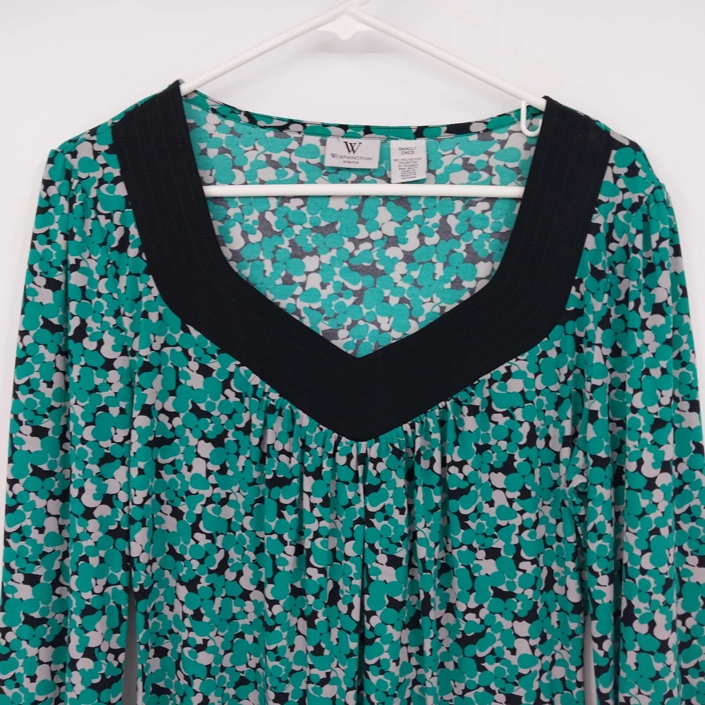 Worthington Stretch Green Abstract Print Blouse Women's Small V-Neck Long Sleeve
