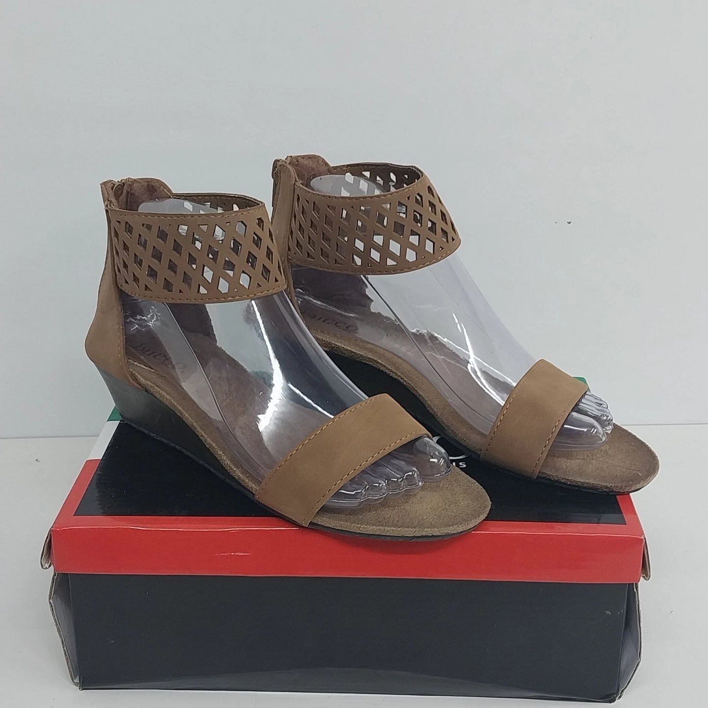 Bucco Capensis Bororo Brown Sandals Women Size 8 Ankle Strap