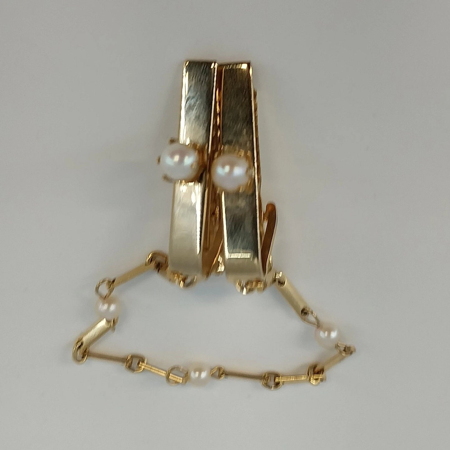 Gold Tone Sweater Guard Faux Pearl Chain Dual Clip Cardigan Collar Clasp
