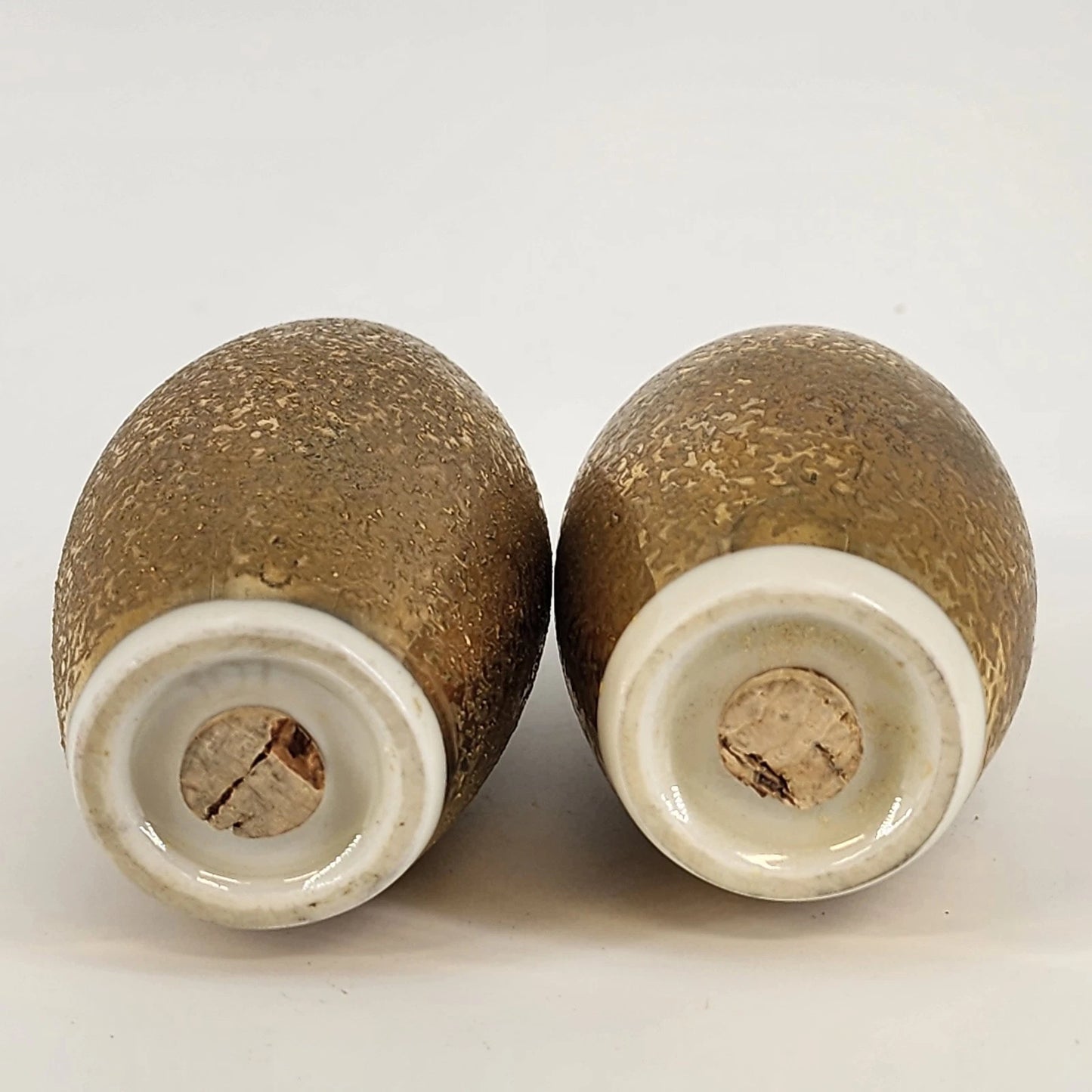 Salt & Pepper Shakers Set of 2 Gold 22K Filigree 3" Ceramic Barrel Shaped