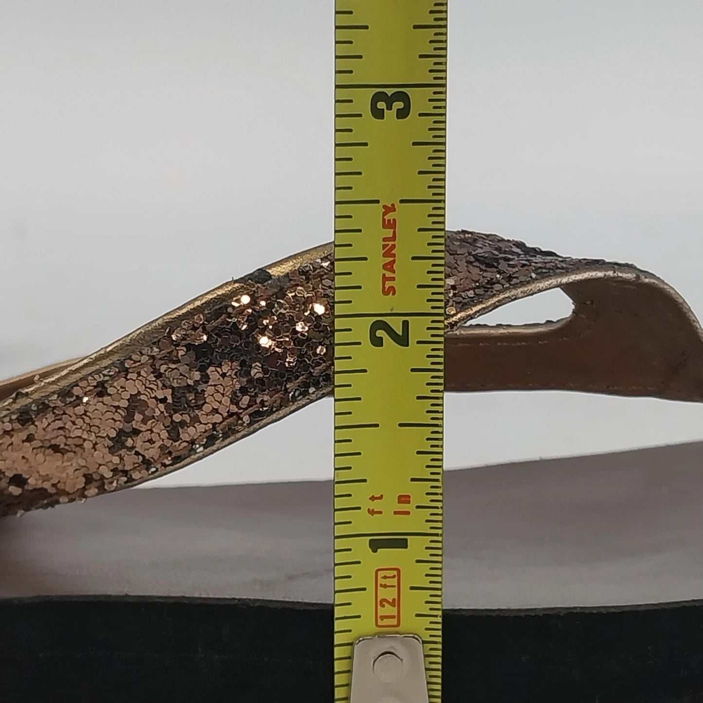 Montego Bay Club Flat Sandals Womens Size 8 Gold Glitter Straps Beach Flip Flops