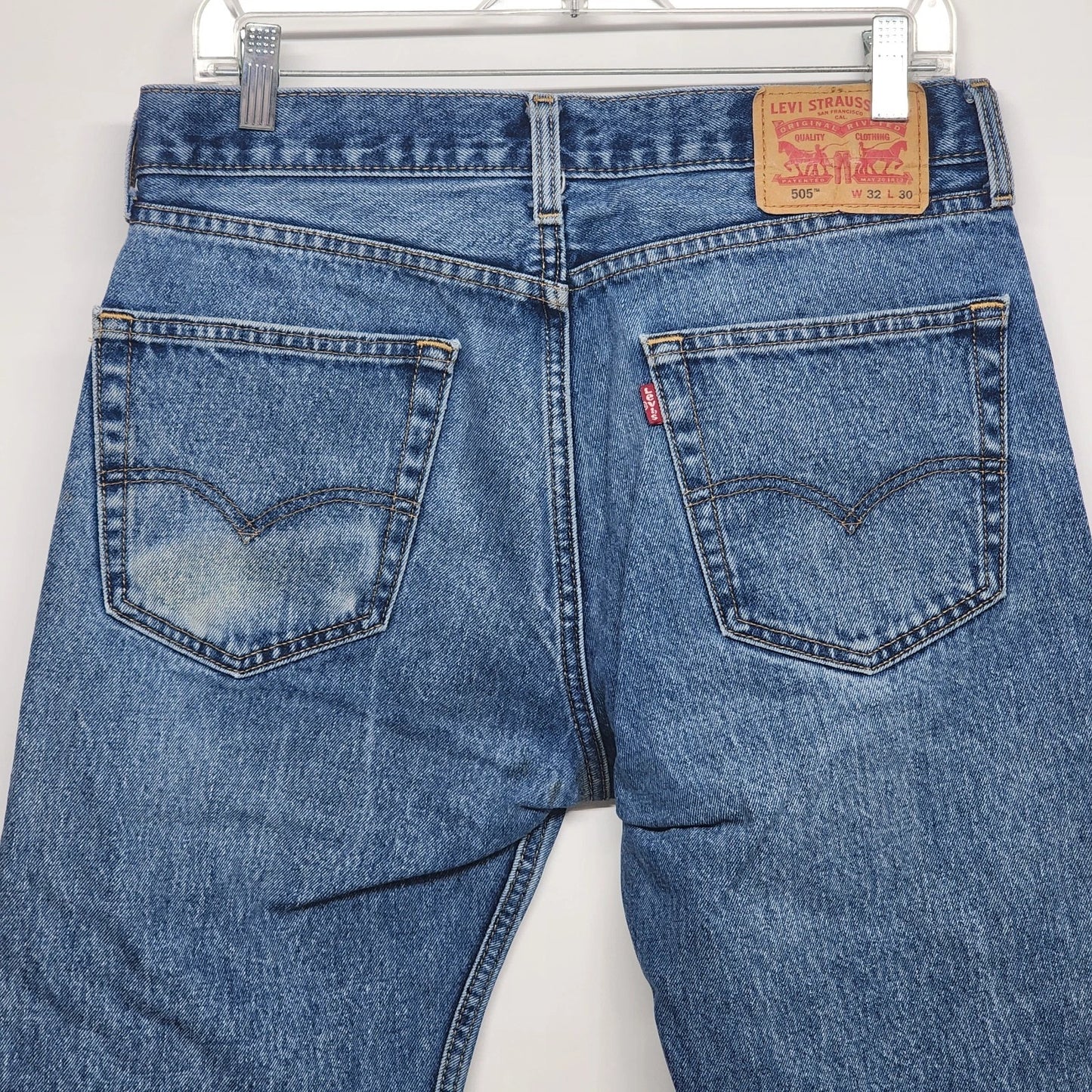 Levi’s 505 Men's 32x30 Straight Leg Jeans Distressed Blue Regular Minor Stain