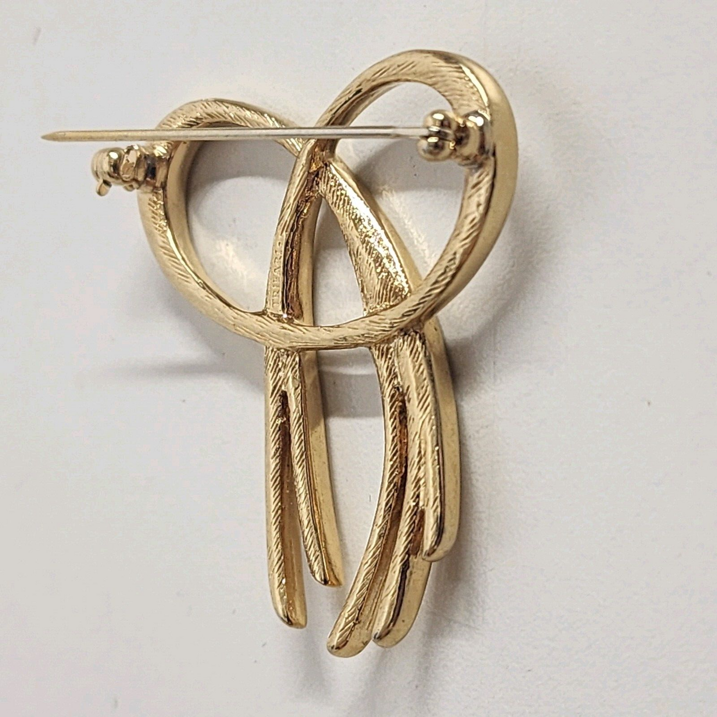 Trifari Signed Gold Tone Bow Brooch Multiple Ends Design 2" x 1.5" Vintage