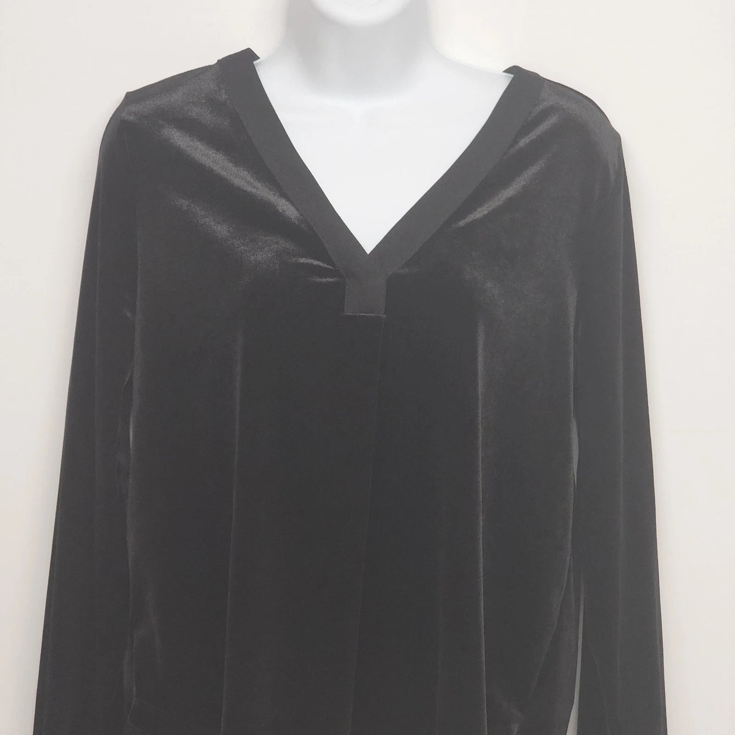 Ann Taylor Women's M Petite Blouse Black Velvet V Neck Long Sleeve Top Stretch