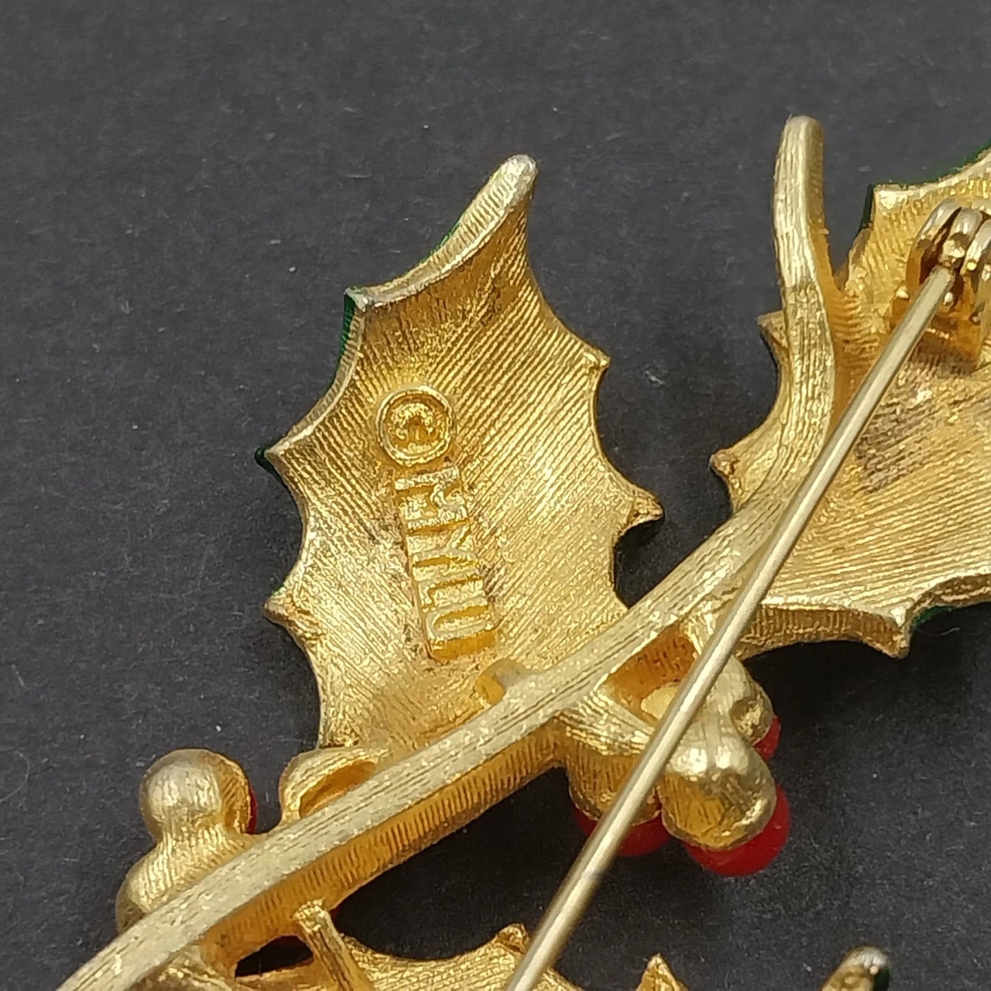 MYLU Christmas Holly Leaf Brooch Green Enamel Red Berry Gold Tone Vintage
