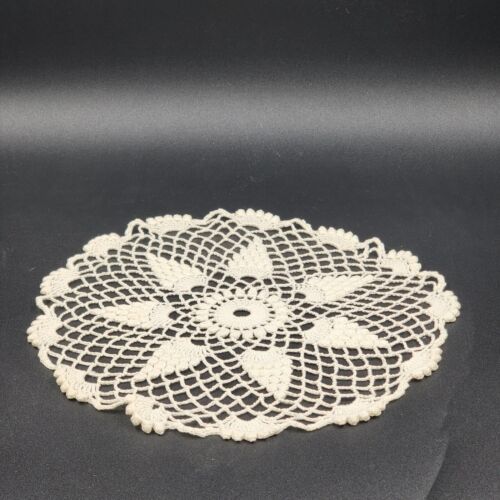 White Crochet Pineapple Design Doily Vintage 12-Inch Round Linen Pad