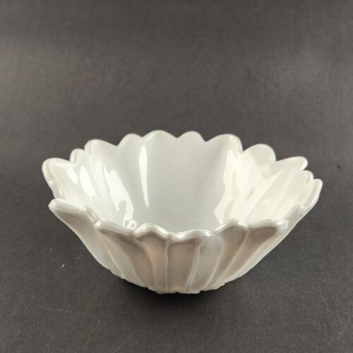 Indiana Glass Milk Glass Daisy Sunflower Serving Bowl 7" Decor