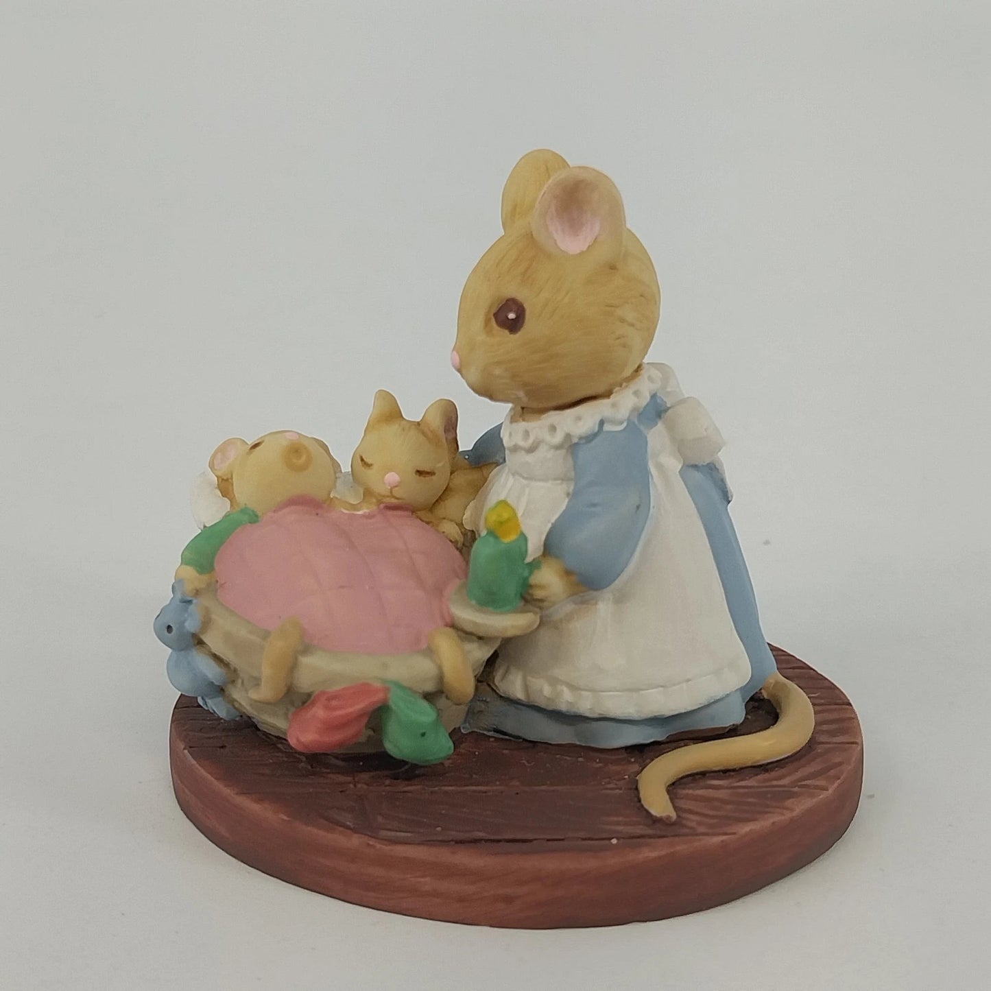 Avon Forest Friends All Tucked In Mouse Mom & Babies Figurine Mini 2" Vintage