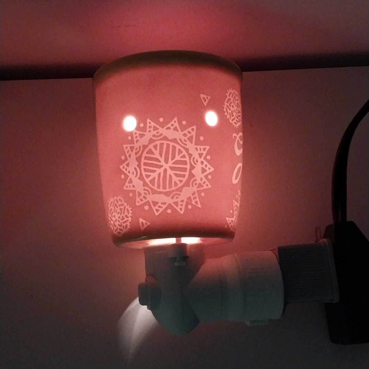 Scentsy You Are My Sunshine Mini Warmer 29133 Yellow Ceramic Wall Plug In Boxed