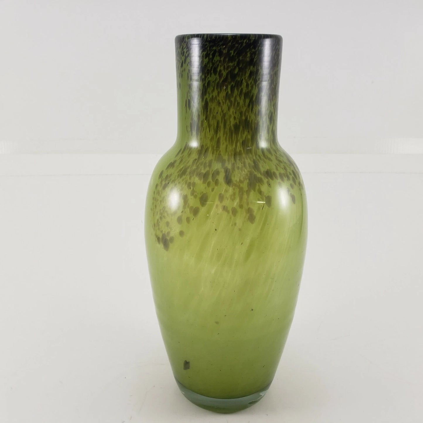 Hand Blown Green Art Glass Vase Speckled Splatter Stretch Heavy Ribbed 9.75" Vtg
